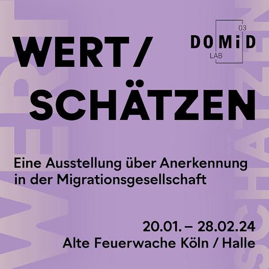 In der Abbildung steht WERT / SCHÄTZEN – Eine Ausstellung über Anerkennung in der Migrationsgesellschaft. In der rechten oberen Ecke ist das Logo vom dritten DOMiDLab. Unten rechts steht 20.01. – 28.02.24, Alte Feuerwache Köln / Halle. Die Hintergrundfarbe ist lila mit hellen, gelblichen Schriftakzenten, des Titels WERT / SCHÄTZEN.